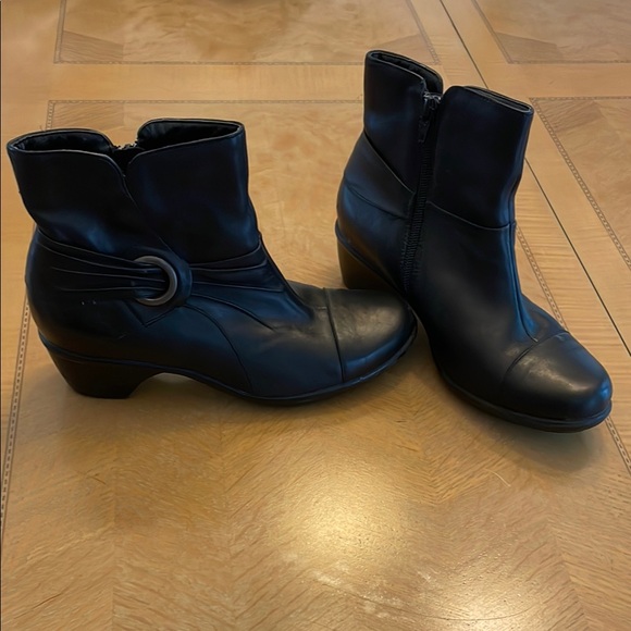 Clark’s Black Ankle Boots Size 7.5 - Picture 2 of 12